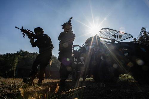 特警出击,生死较量，正义之战